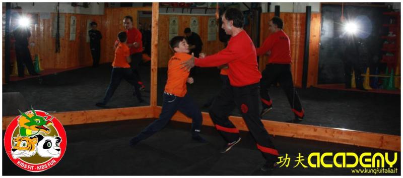 Kung Fu Academy Caserta di Sifu Mezzone Wing Chun Tjun, Ving Tsun Kung Fu Bambini difesa personale Accademia nazionale Italia scuola di taiji sanda chi kung www.kungfuitalia.i (2)